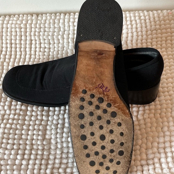 Stuart Weizmann black loafers. - Picture 5 of 7